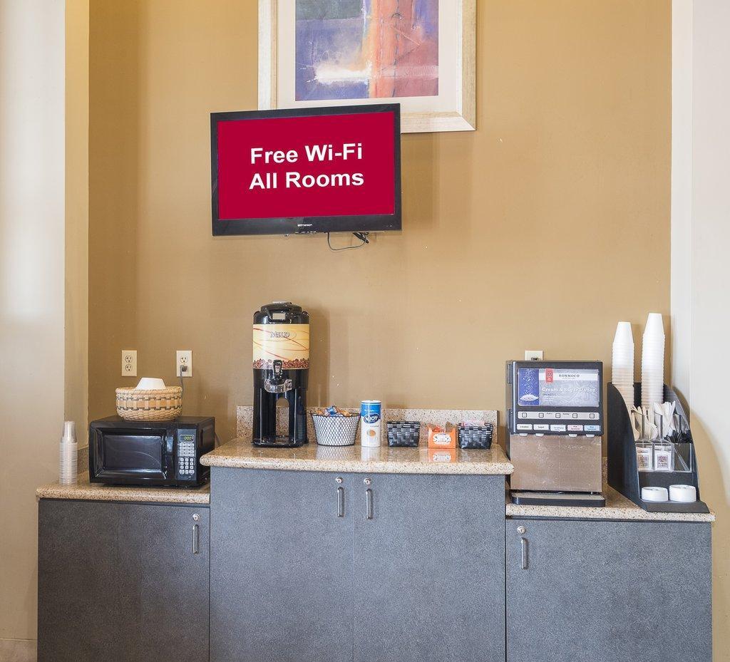Red Roof Inn & Suites Cleveland - Элирия Экстерьер фото