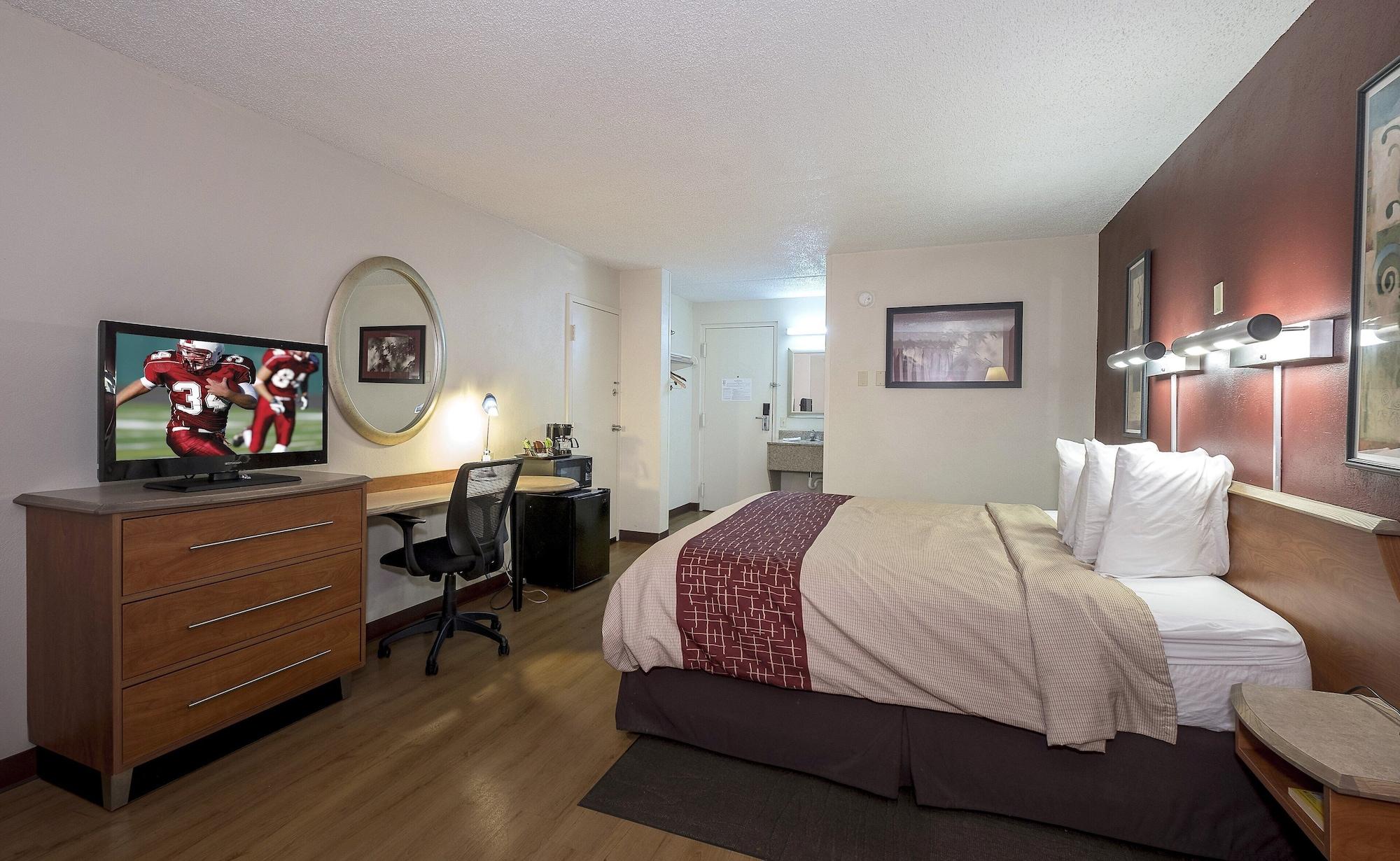 Red Roof Inn & Suites Cleveland - Элирия Экстерьер фото