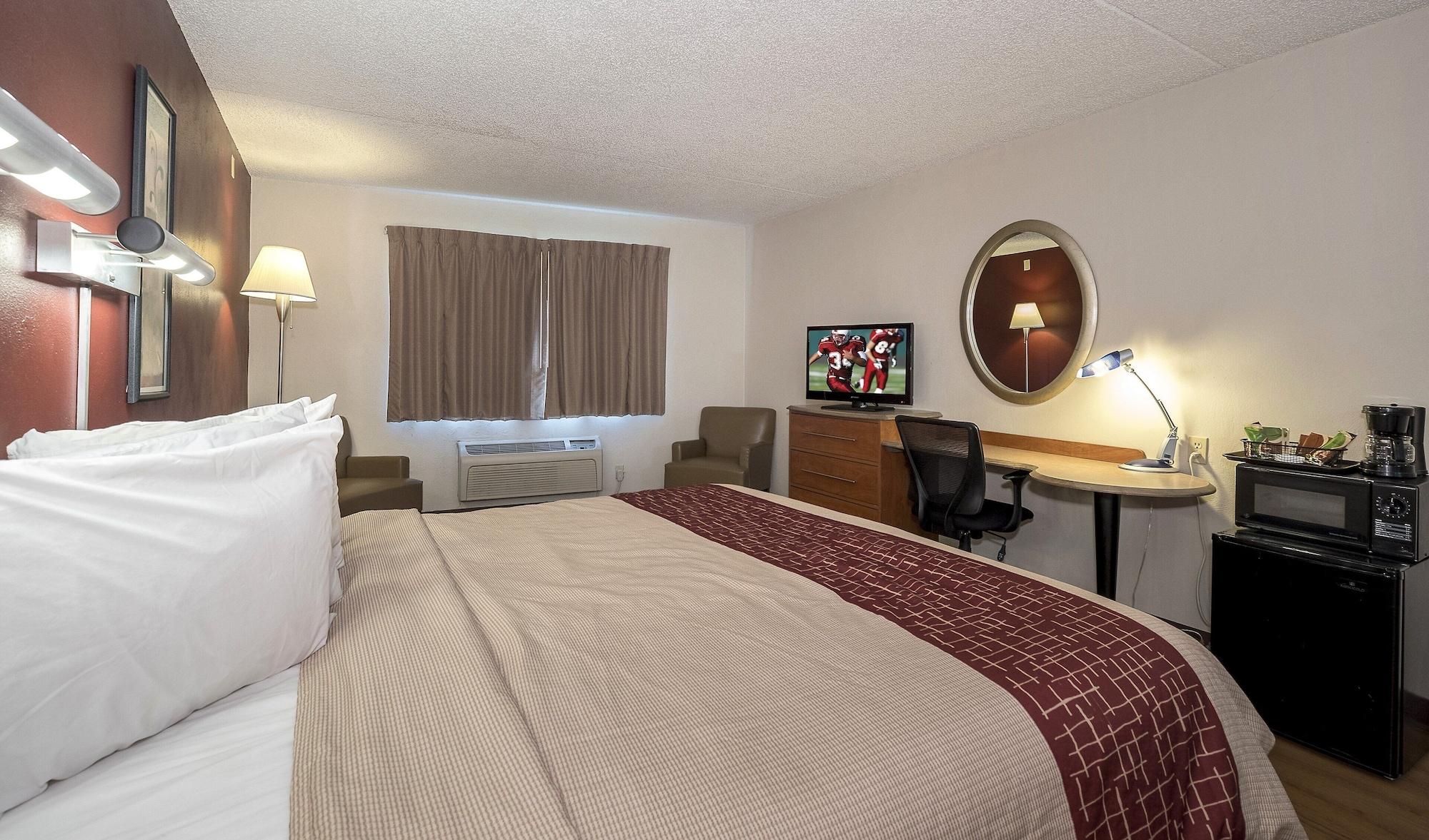 Red Roof Inn & Suites Cleveland - Элирия Экстерьер фото