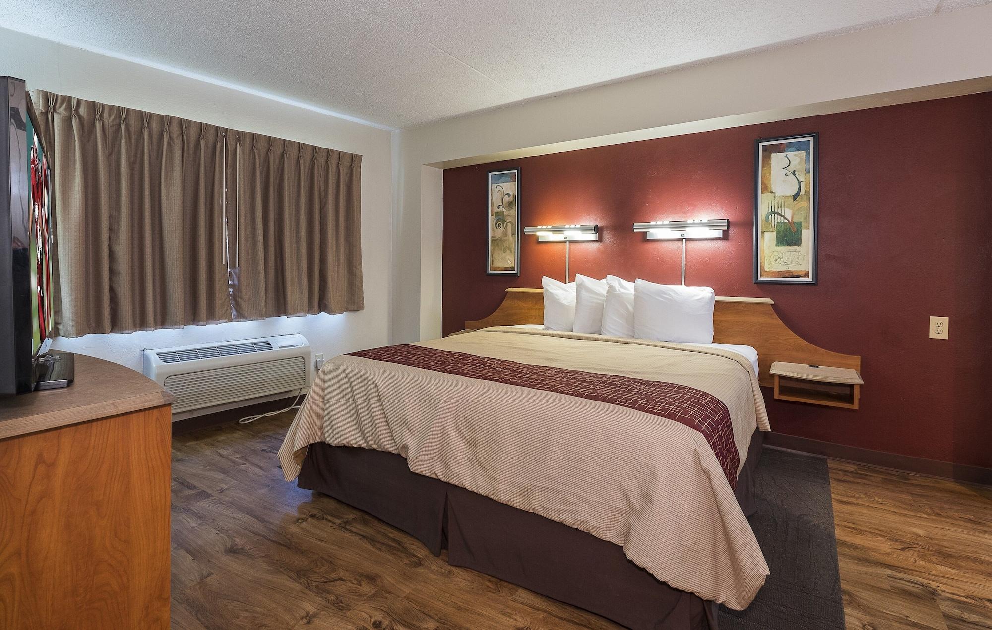 Red Roof Inn & Suites Cleveland - Элирия Экстерьер фото