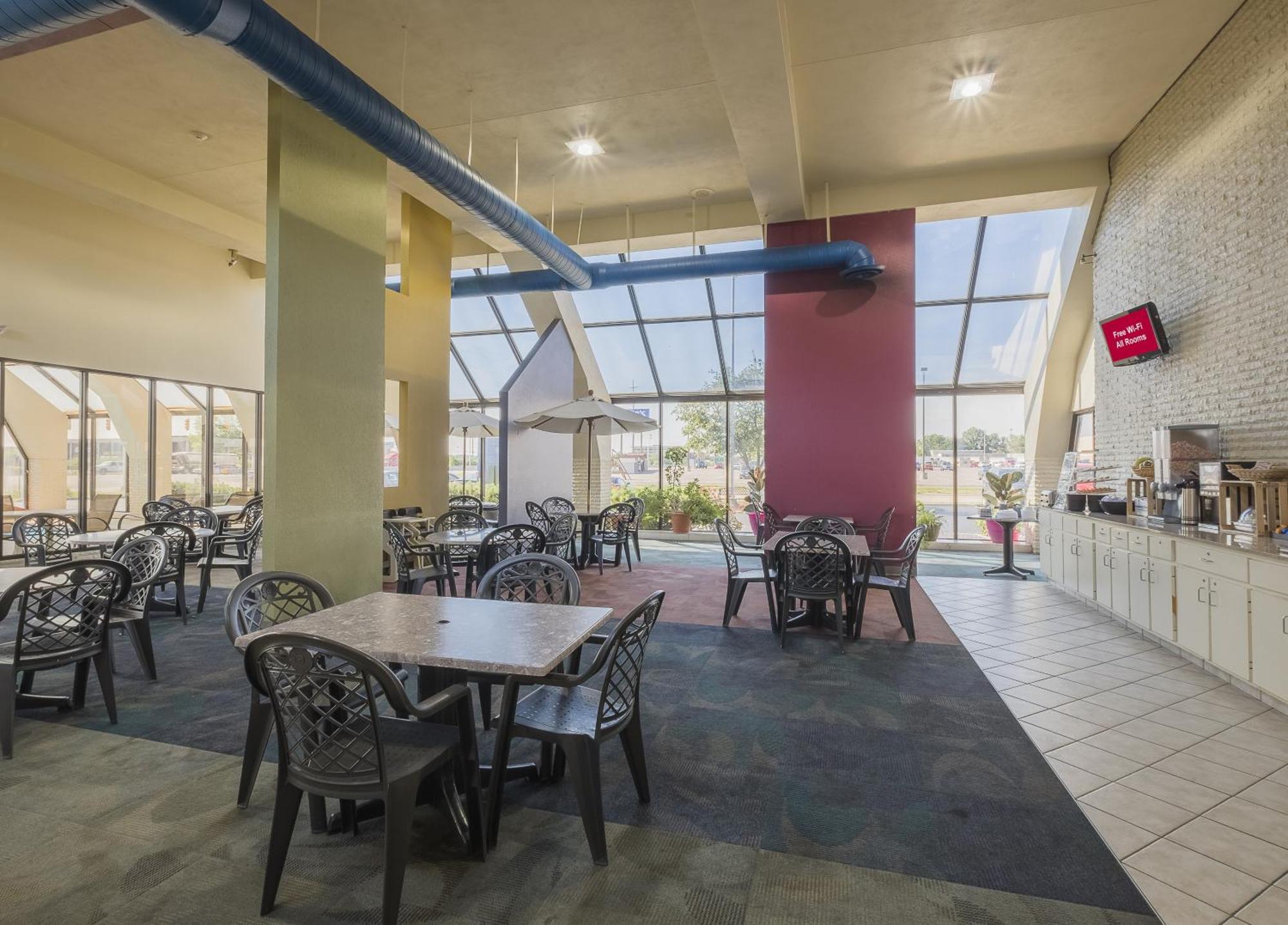 Red Roof Inn & Suites Cleveland - Элирия Экстерьер фото