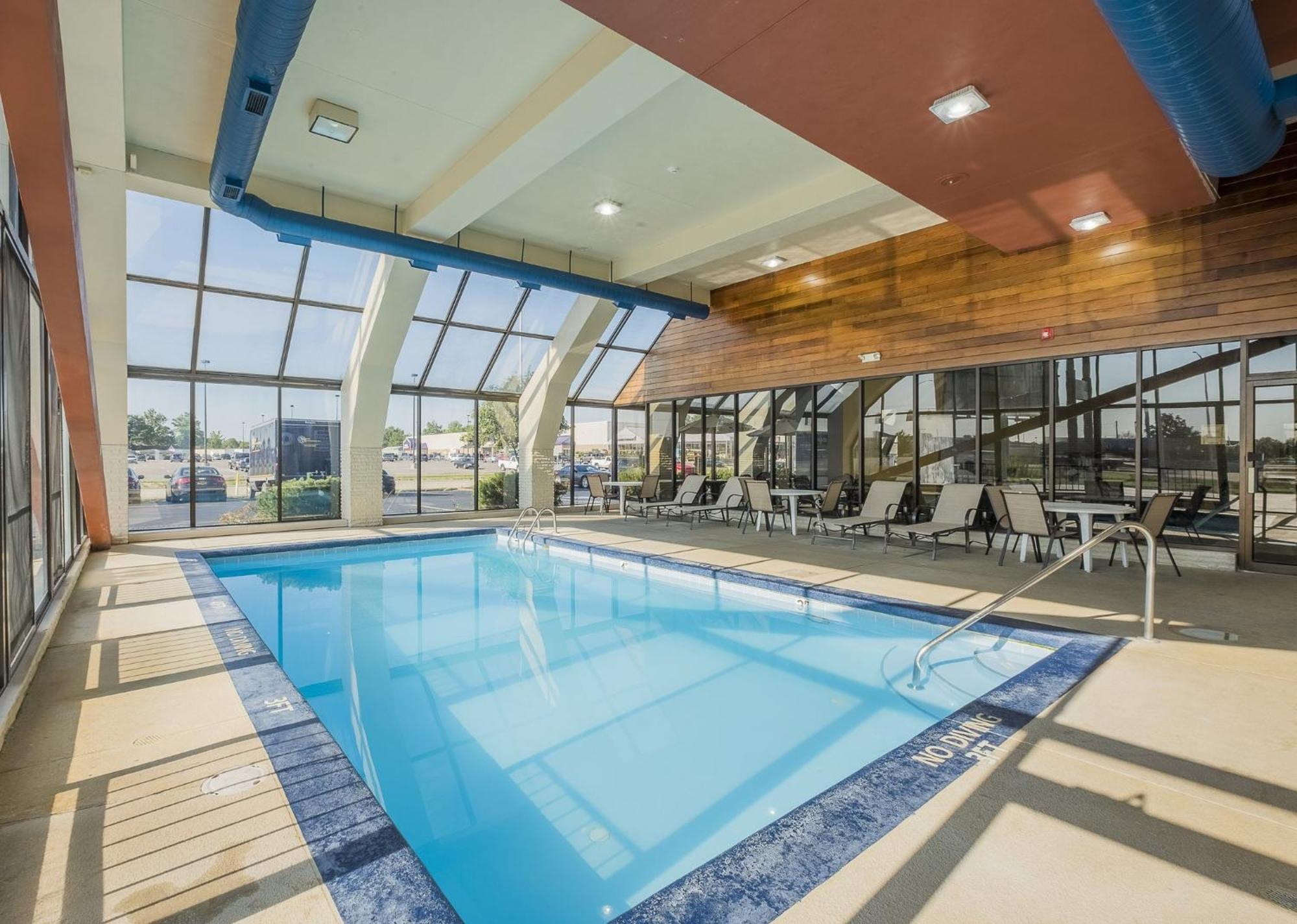 Red Roof Inn & Suites Cleveland - Элирия Экстерьер фото