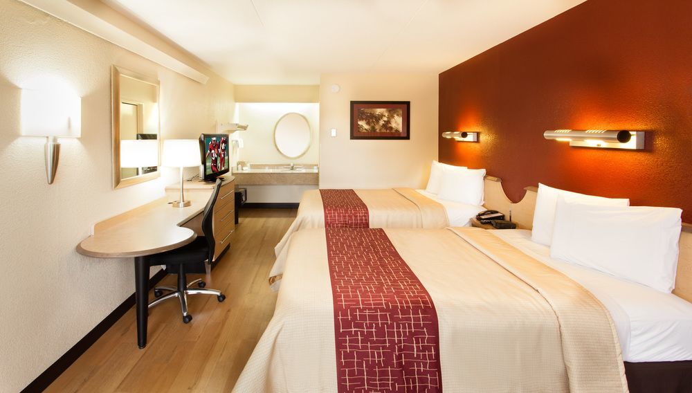 Red Roof Inn & Suites Cleveland - Элирия Экстерьер фото