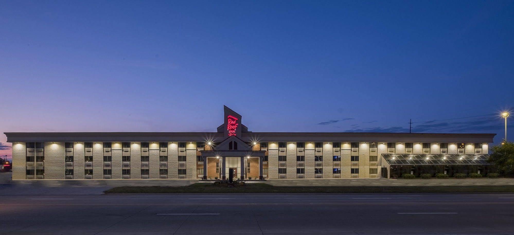 Red Roof Inn & Suites Cleveland - Элирия Экстерьер фото