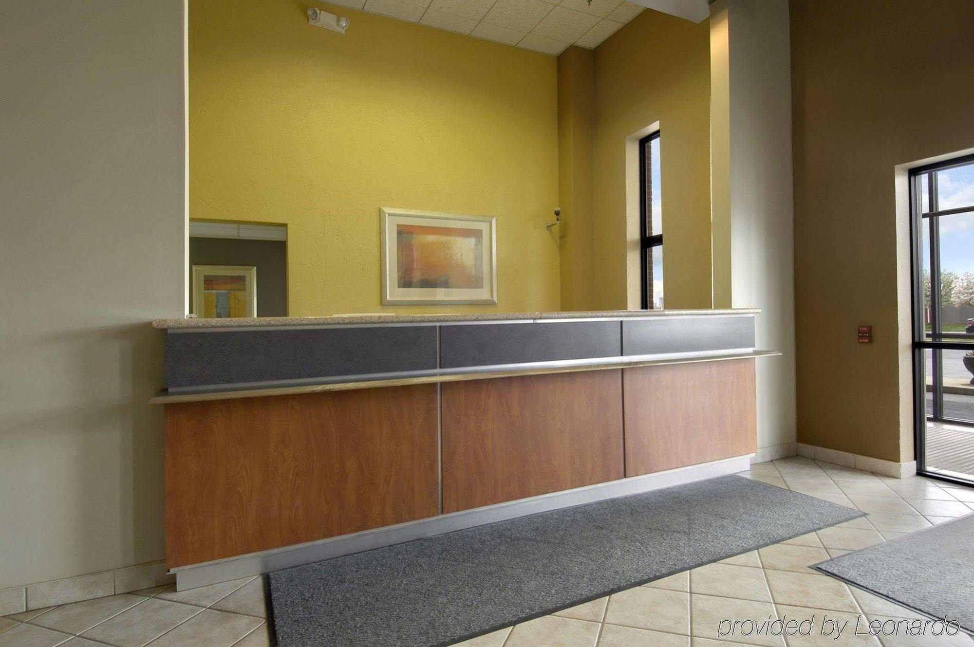 Red Roof Inn & Suites Cleveland - Элирия Экстерьер фото