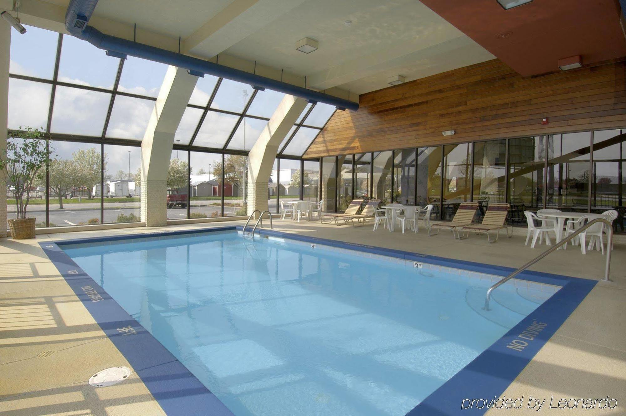 Red Roof Inn & Suites Cleveland - Элирия Экстерьер фото