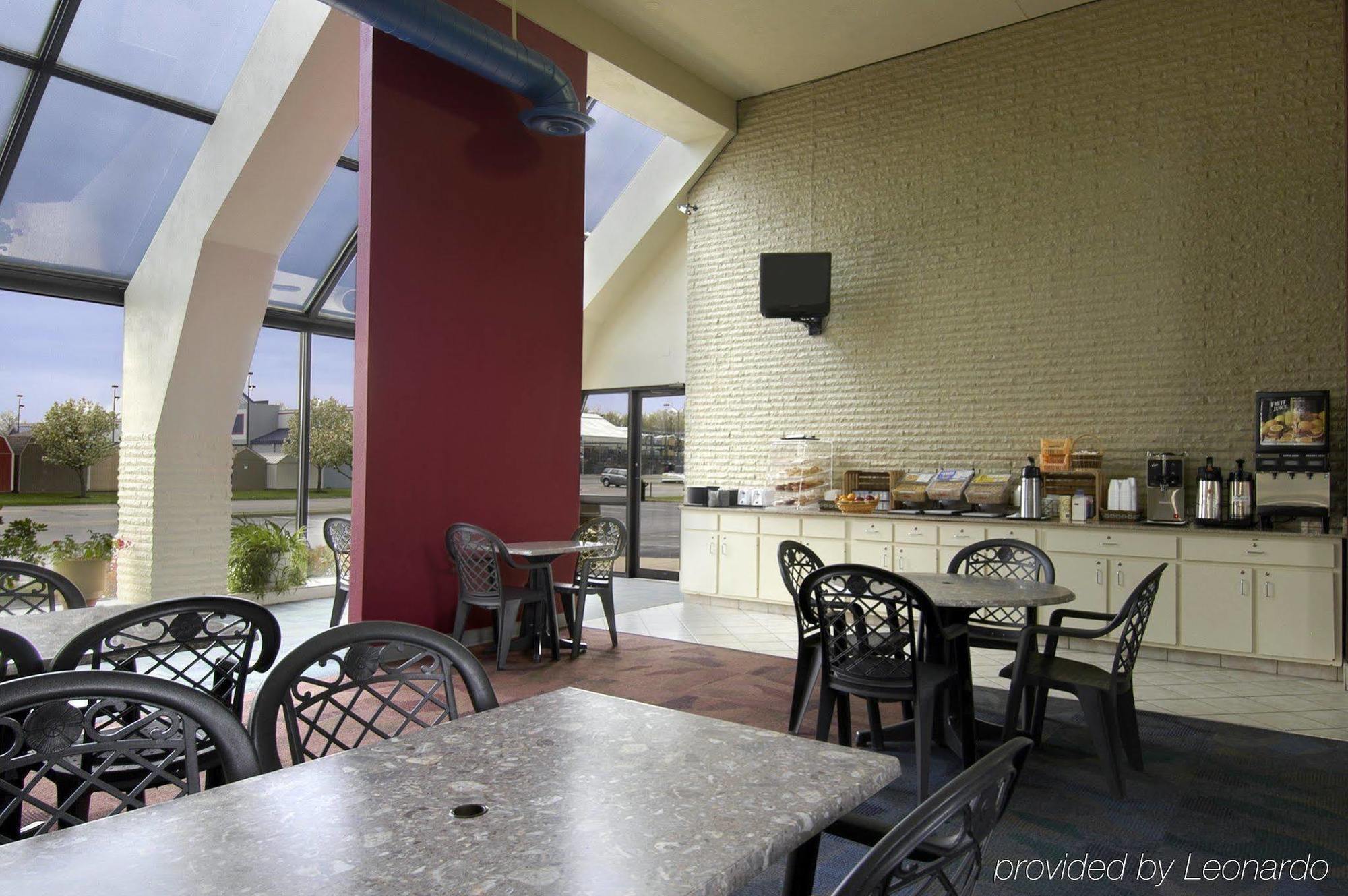 Red Roof Inn & Suites Cleveland - Элирия Экстерьер фото